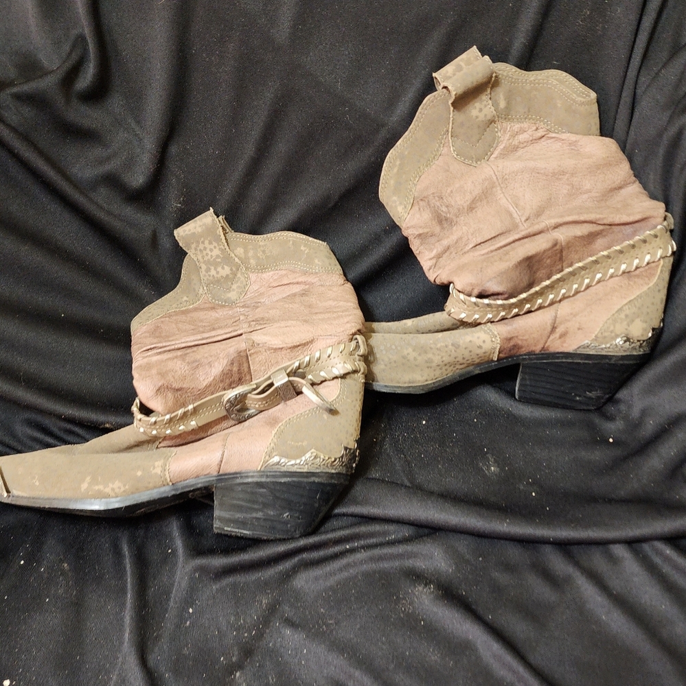 Tan short western boots
